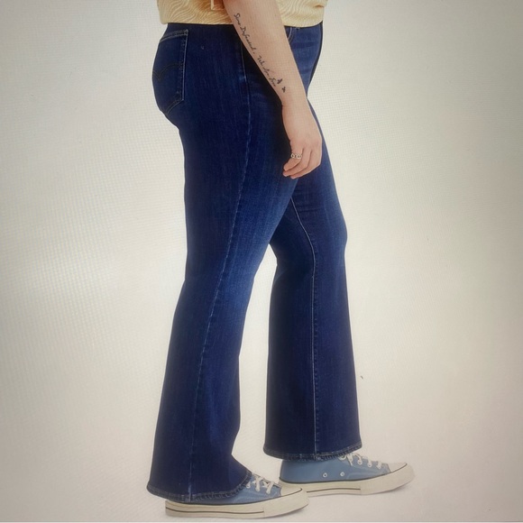 Levi's Denim - Levi’s Women’s Flare Jeans Plus Size 24W High Rise Excellent Condition